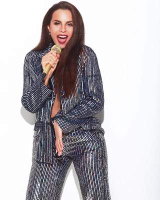 Украинская поп-звезда впечатлила нарядом в пижамном стиле