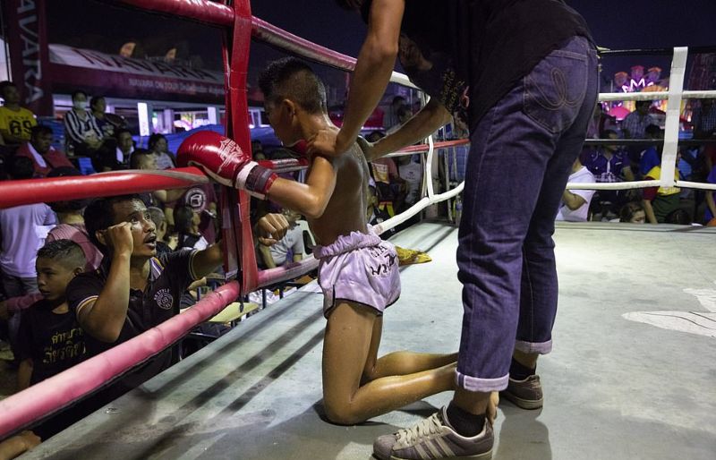 Жесткие поединки по тайскому боксу среди детей