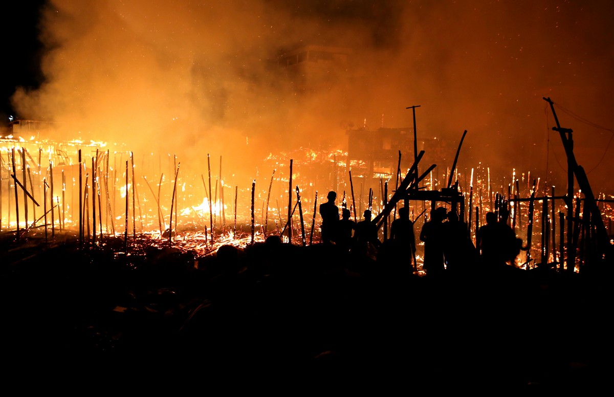 Пожар уничтожил 600 домов на сваях в Бразилии