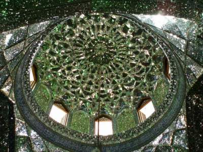 Завораживающий интерьер изумрудной мечети. Фото