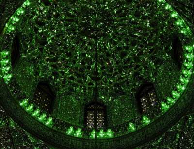 Завораживающий интерьер изумрудной мечети. Фото