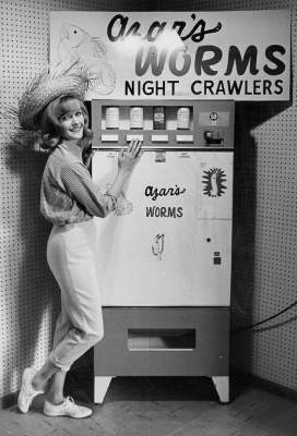 Так выглядели первые торговые автоматы в США. Фото