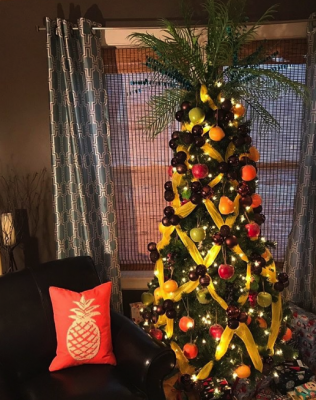 В Сети показали самые странные новогодние елки. Фото