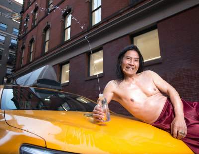 Таксисты Нью-Йорка снялись для веселого календаря 2018. Фото