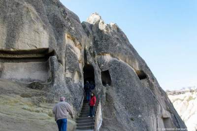 Уникальные пещерные храмы в Каппадокии. Фото