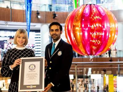 В Дубае создали самый большой в мире новогодний шар. Фото