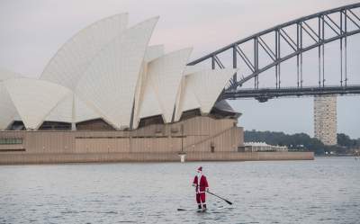 Так отмечают Рождество в жаркой Австралии. Фото