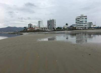 Потрясающие кадры: в Эквадоре море отошло от берегов на сто метров. Фото