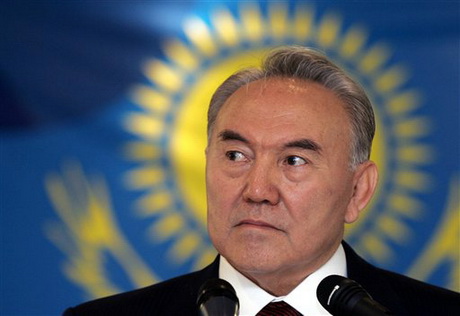 Назарбаева просят наказать, как Лукашенко, санкциями США и ЕС