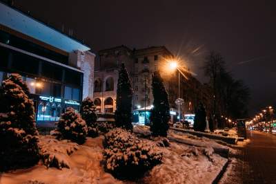 Так выглядит ночью предновогодний Киев. Фото