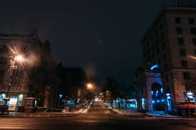 Так выглядит ночью предновогодний Киев. Фото