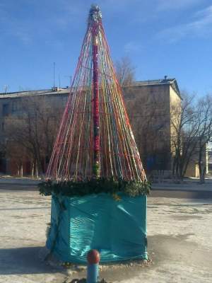 Странные новогодние елки, способные рассмешить 