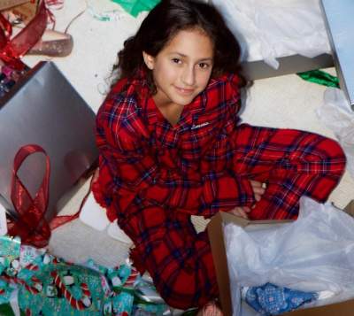 В пижаме и без макияжа: Джей Ло порадовала домашними фото