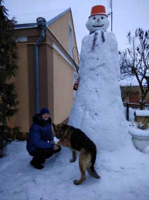 Украинцев повеселил снеговик размером с дом