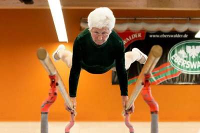 Эта 87-летняя женщина – самая пожилая в мире гимнастка. Фото 