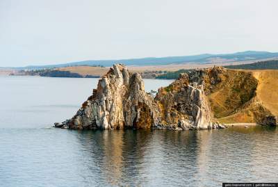 Глубочайшее озеро в мире с высоты птичьего полета. Фото