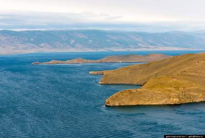 Глубочайшее озеро в мире с высоты птичьего полета. Фото