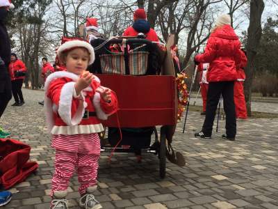 В Одессе прошел зрелищный забег Санта-Клаусов. Фото