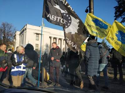 Антиправительственные протесты, сотрясавшие мир в уходящем году. Фото 