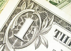 Bloomberg: болезненное пристрастие украинцев к доллару мешает экономике