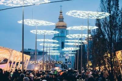 В Киеве продолжает царить новогоднее настроение. Фото