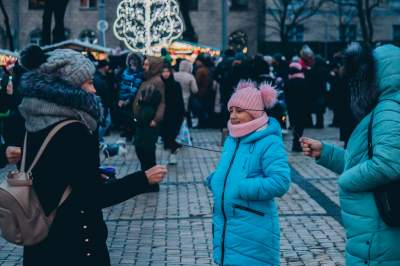 В Киеве продолжает царить новогоднее настроение. Фото