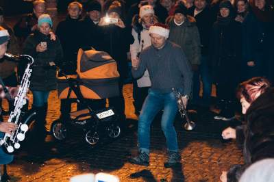 В Киеве продолжает царить новогоднее настроение. Фото