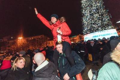 Как встречали Новый год у главной елки Украины. Фото