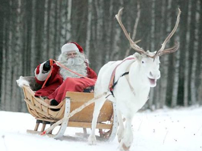Санта Клауса тоже может гнать: в первый день зимы он врезался в пассажирский поезд