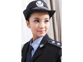 Китайскую модель отправят в тюрьму за фотосессию в полицейской форме
