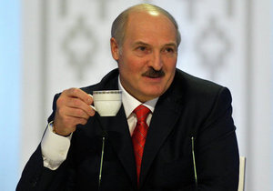 Лукашенко подписал закон о "крепостном праве"