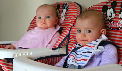 Уникальная история близнецов, родившихся с разницей в 87 дней. Фото