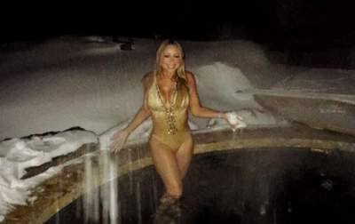 Новый челлендж: знаменитости в купальниках на фоне снега. Фото