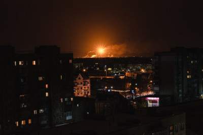 Масштабный пожар на заводе нефтепродуктов в Калуше. Фото