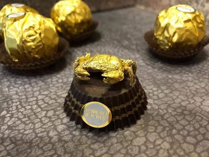 Невероятные скульптуры из упаковки Ferrero Rocher