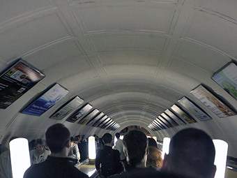В московском метро включили звуки вьюги