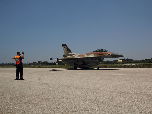 В Израиле военный самолет выкатился с посадочной полосы