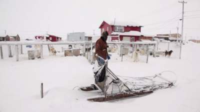 Жизнь в аляскинском городе, который не увидит солнце до 23 января. Фото
