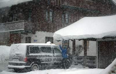 Последствия снежной бури в Европе в свежих снимках. Фото