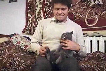 Украинский учитель пристрастил котов к курению и пьянству 