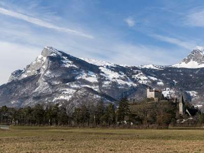 Миниатюрный Лихтенштейн в красивых пейзажах. Фото