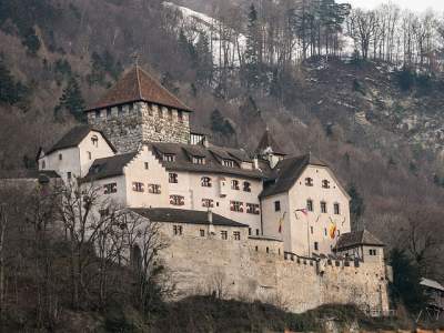 Миниатюрный Лихтенштейн в красивых пейзажах. Фото