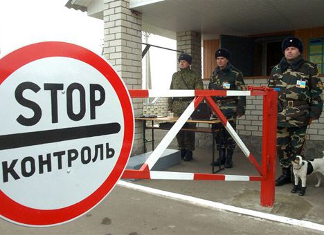 Украинские пограничники поймали двух россиян, идущих с компасом в Испанию