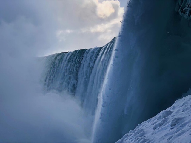 В США частично замерз Ниагарский водопад
