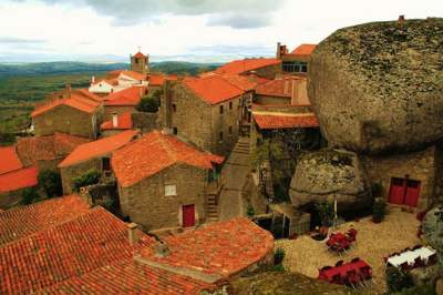 Эта португальская деревня привлекает толпы туристов. Фото