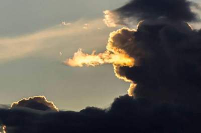 Невероятные небесные «картины», созданные облаками. Фото