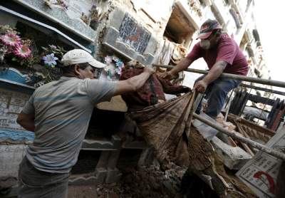 Как работают гватемальские чистильщики могил. Фото