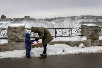 Обледеневший Ниагарский водопад в свежих снимках. Фото