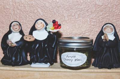 Дары Бога: монашки начали выращивать марихуану в США. Фото