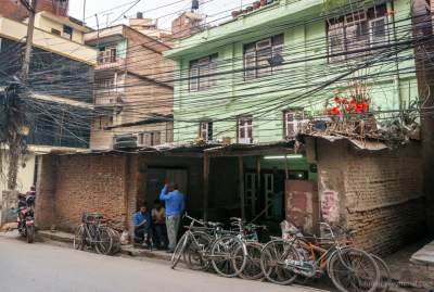 Жизнь людей в столице Непала. Фото